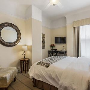 Economy Queen Room